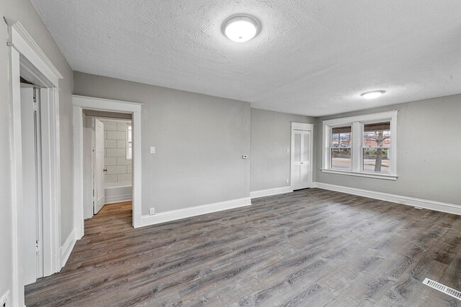 Building Photo - 2714 Hampton Ave