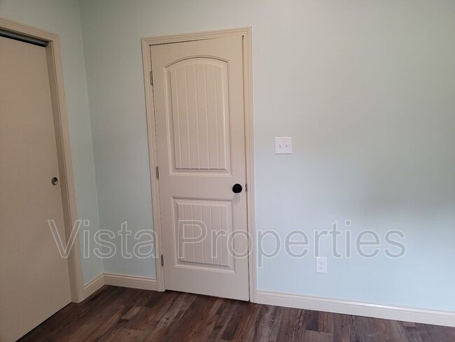 Building Photo - 4208 Lees Ln