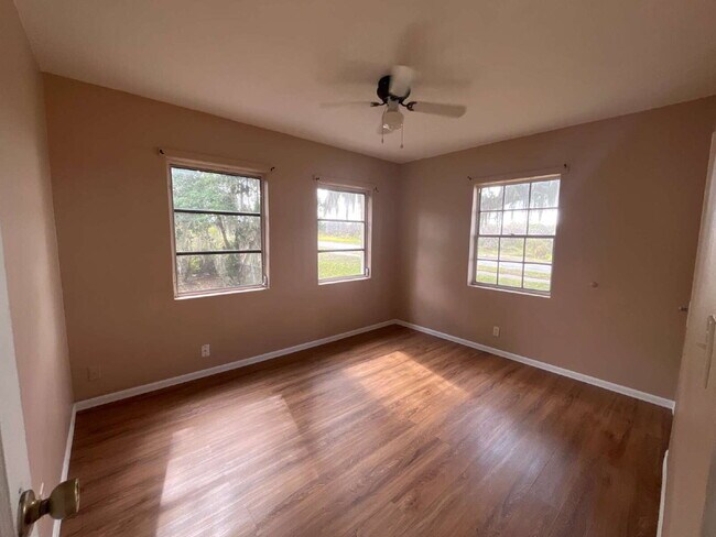 Building Photo - 2-Bedroom and 1.5-Bathroom with a Bonus Rooom