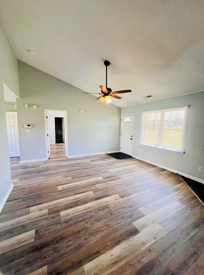 Building Photo - 105 Foxtrail Dr