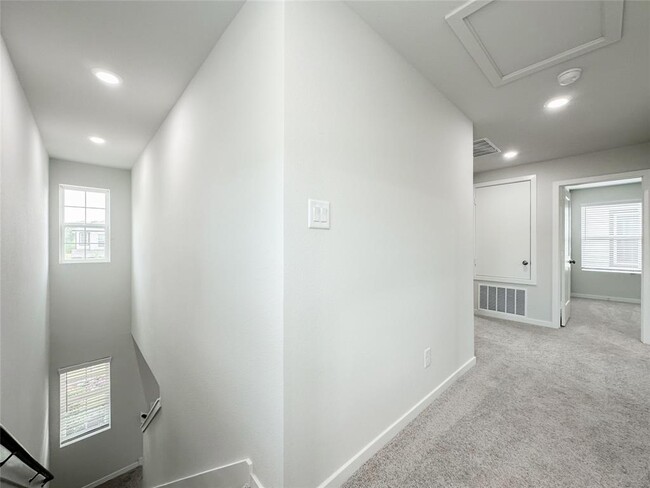 Building Photo - 7806 Alset Dr