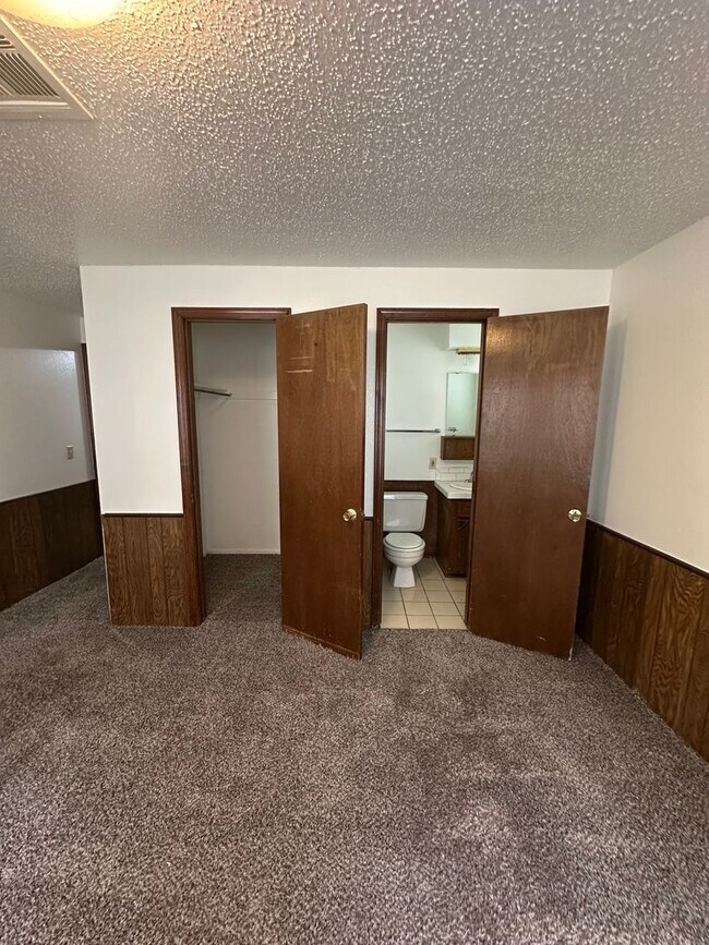 Building Photo - 4808 S Dimple Dr