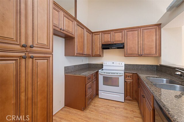 Building Photo - 22 Campton Pl