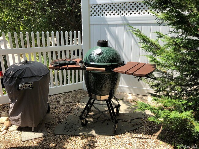 Building Photo - 270 N Sea Dr