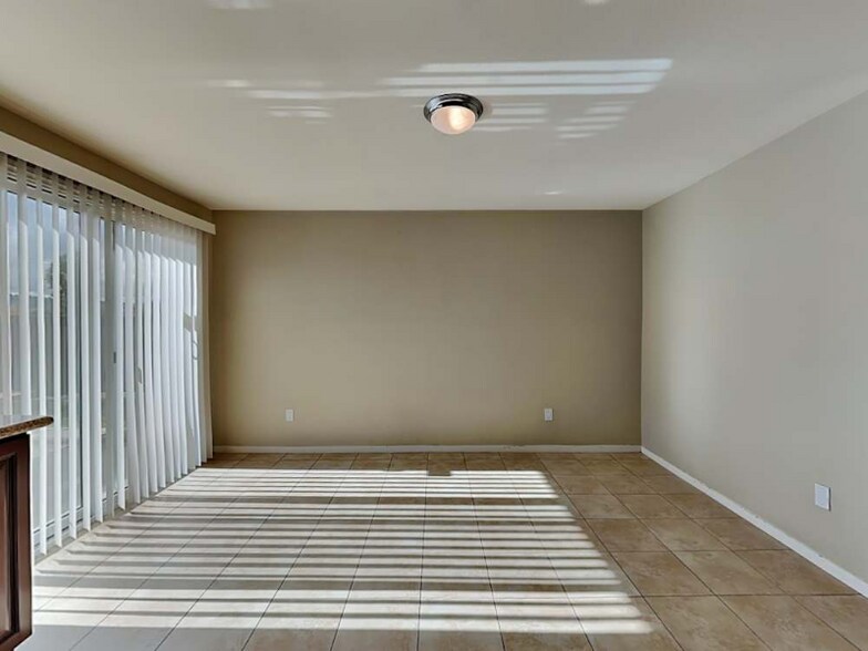 Building Photo - 27848 Crosspath Ave