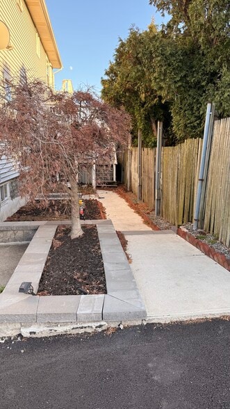 Building Photo - 35 Ford St