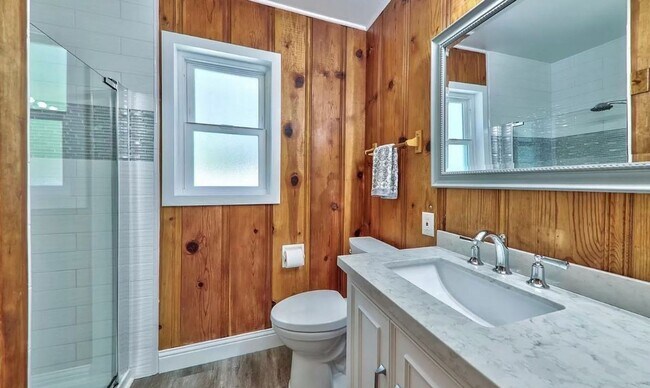 Building Photo - *LONG TERM RENTAL*