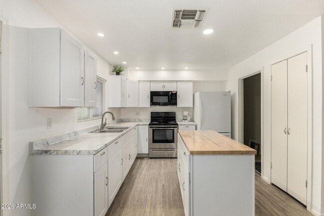 Building Photo - 4439 E Hidalgo Ave