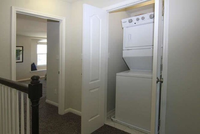 Building Photo - 718 Tinton Falls Ln