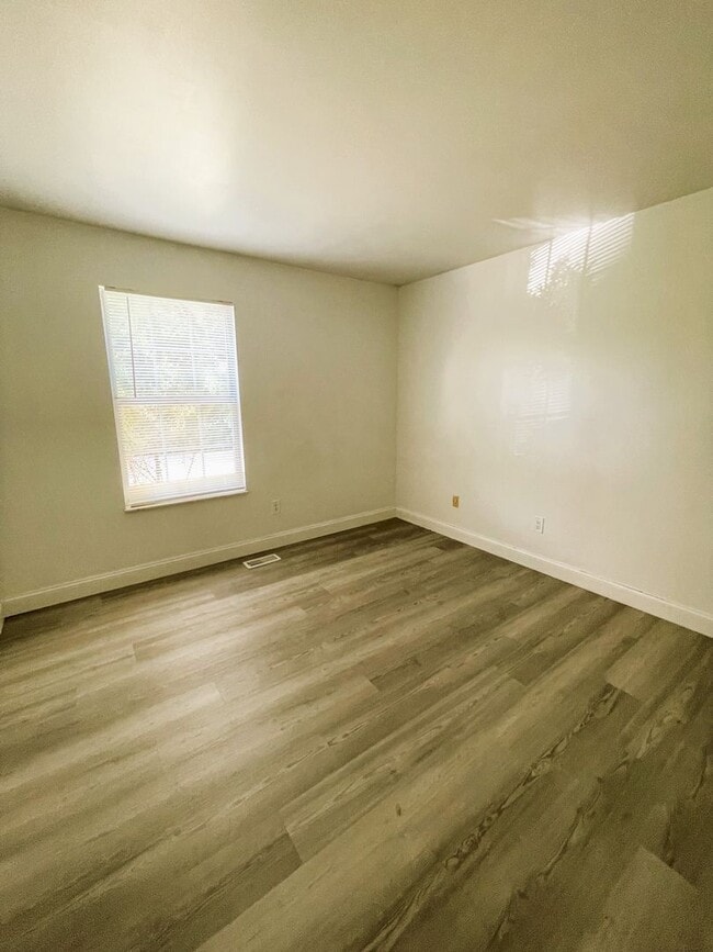 Building Photo - $2775 - Beautiful 3-Bedroom Home in Fronte...