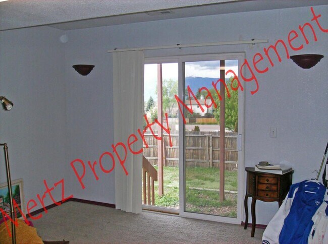 Building Photo - 2215 Lisa Dr