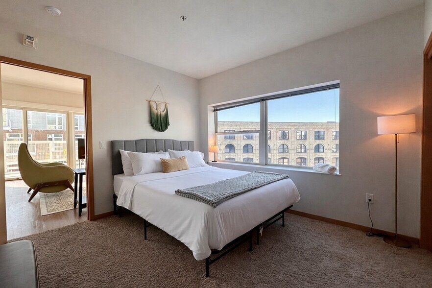 Building Photo - 1640 N Water St