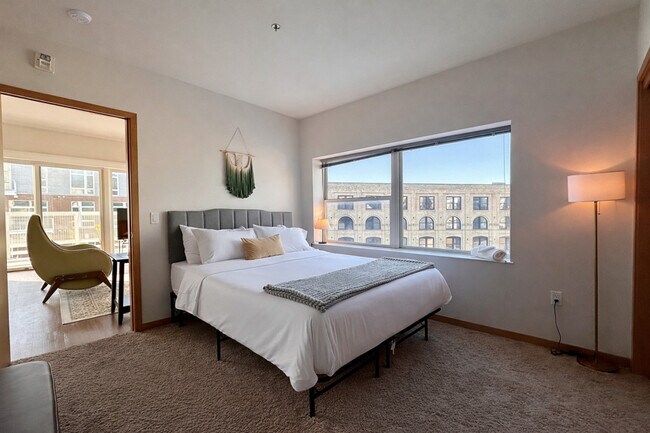 Building Photo - 1640 N Water St