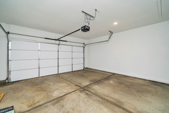 Building Photo - Welcome Home! Stylish 3BR/2BA with All the...