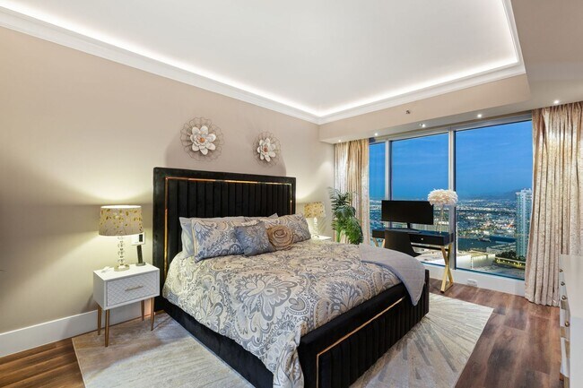 Building Photo - Sky Las Vegas 3705-City/Mtn views from this Stunning 2Bd/2Ba Residence