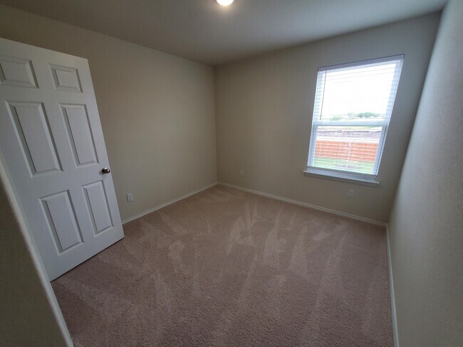Building Photo - 743 Retama Pass