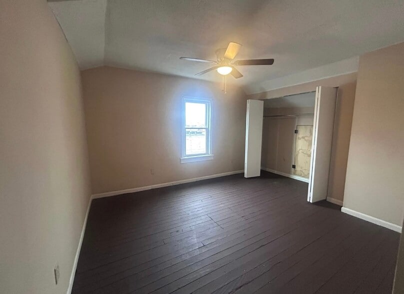 Building Photo - 9501 Rosewood Ave