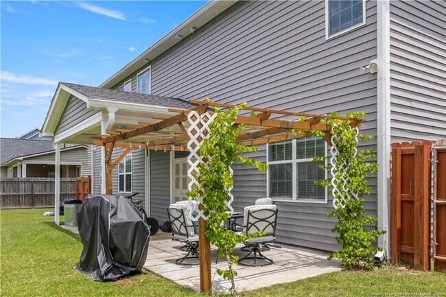 Building Photo - 221 Fountain Grove Dr