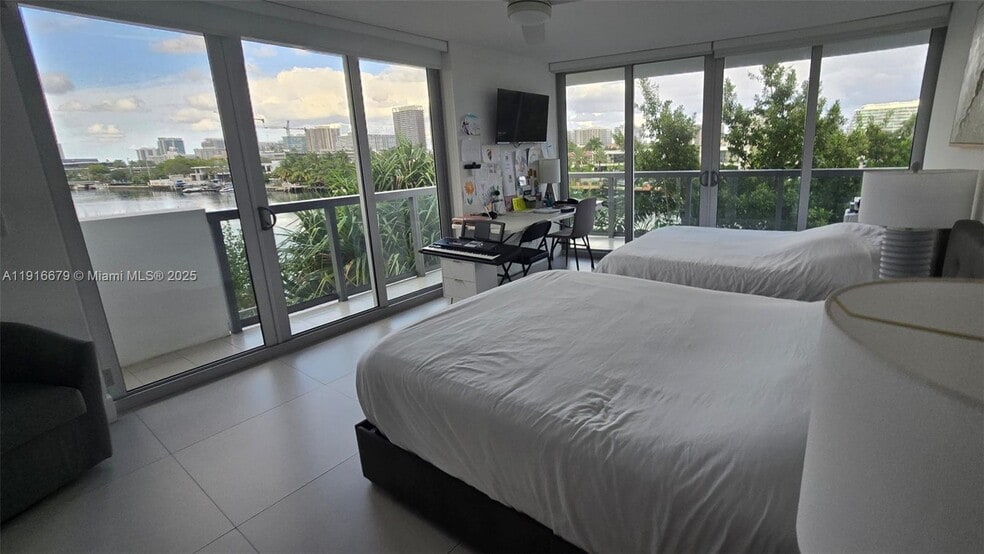 Building Photo - 9261 E Bay Harbor Dr