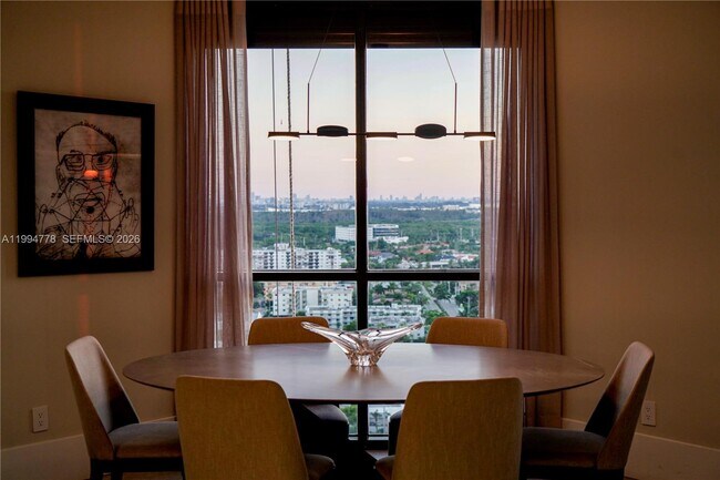 Building Photo - 2000 Island Blvd