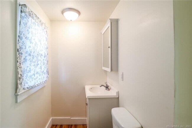 Building Photo - 24 Elm St