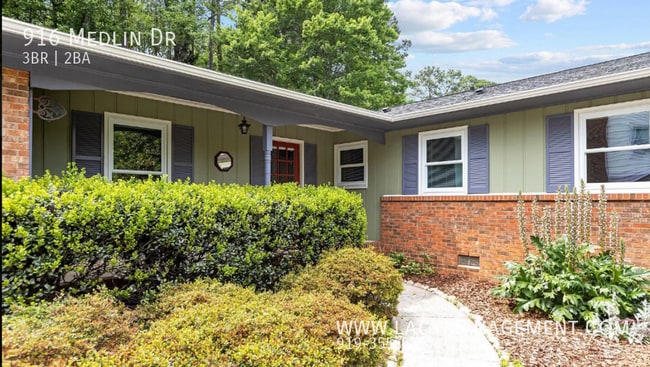 Building Photo - 916 Medlin Dr