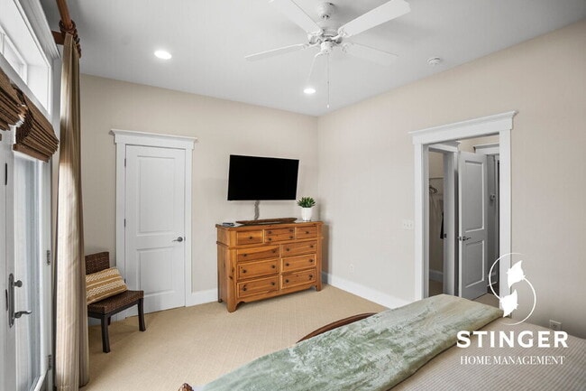 Building Photo - 700 Bay St