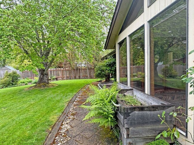 Building Photo - 2350 NW Green Cir