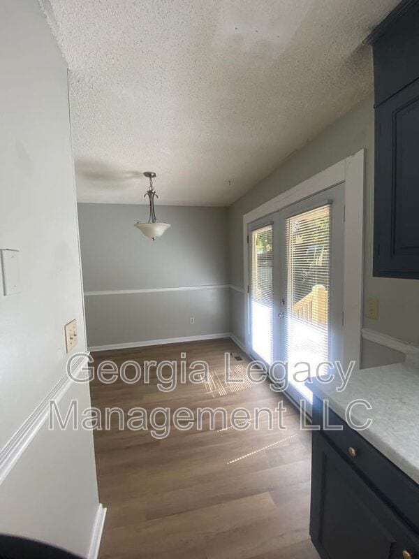 Building Photo - 300 Letourneau Dr