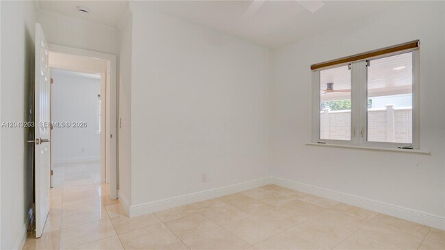 Building Photo - 500 SW 51st Ct
