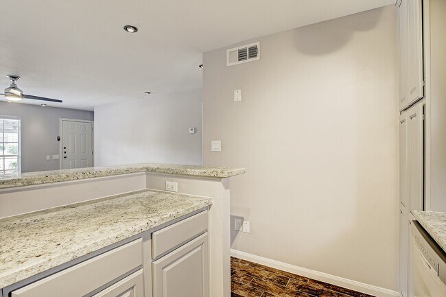 Building Photo - 1860 White Oak Dr