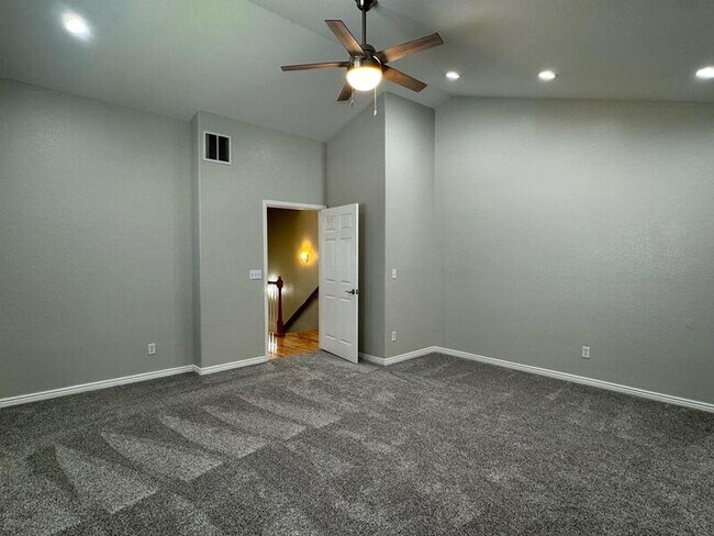 Building Photo - 135 Galapago St