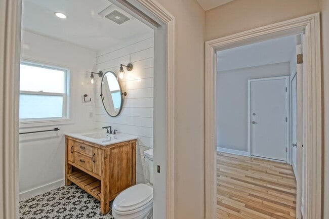 Building Photo - NEWLY REMODELED, BRIGHT & AIRY HOLLYGLEN HOME W/ REAR YARD/PATIO, 2 LIVING AREAS & BRAND NEW KITC...