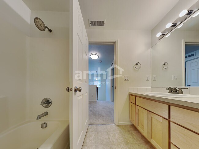 Building Photo - 1410 SE 7th Way