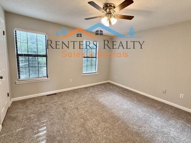 Building Photo - 2 Bedroom Condo with Private Patio