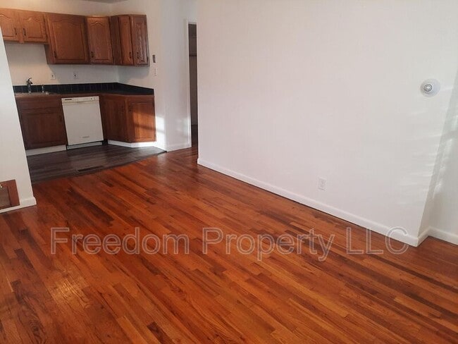 Building Photo - 38 Elmhurst Cir