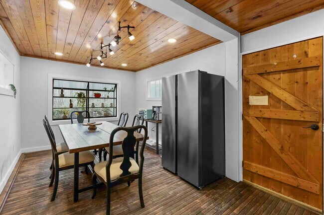 Building Photo - 124 Glad Tidings Ln