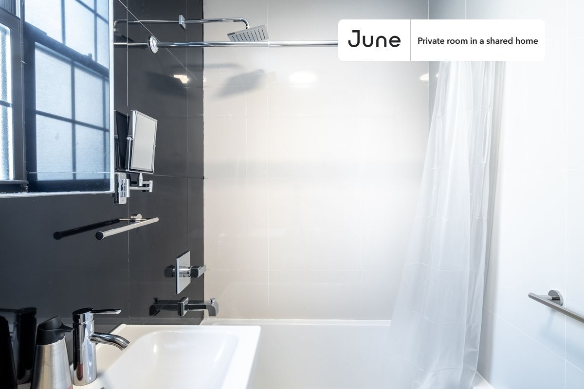 Building Photo - Cute ROOM at The Clark House