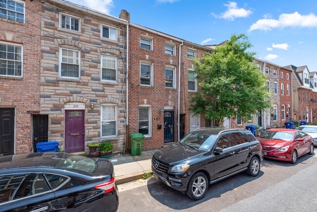 Building Photo - 207 S Regester St