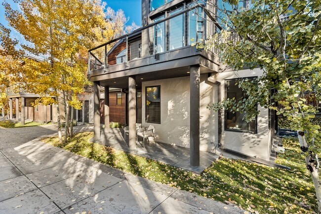 Building Photo - 522 Spruce St