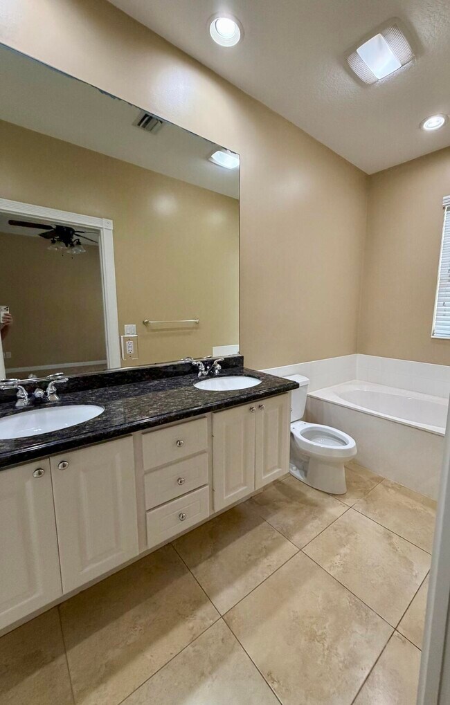 Building Photo - 1605 Jeaga Dr