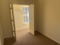 Building Photo - Quiet Country Living