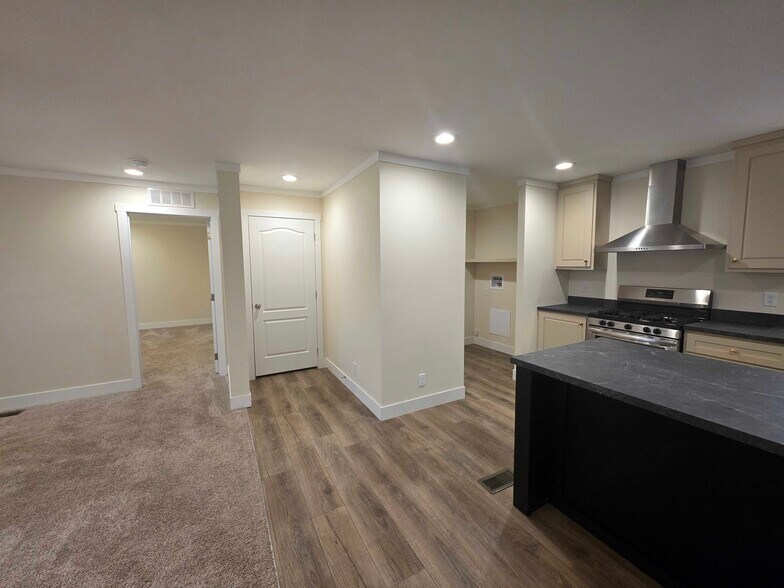 Building Photo - 3644 Chestnut St