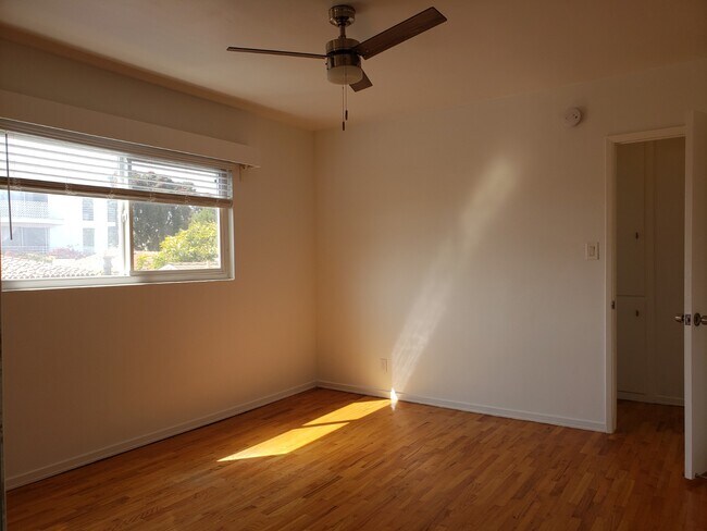 Bedroom fan double pane window - 1025 Idaho Ave