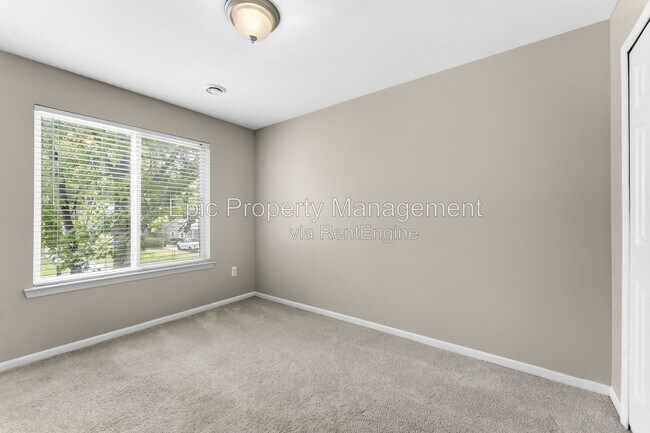 Building Photo - 473 N Hix Rd