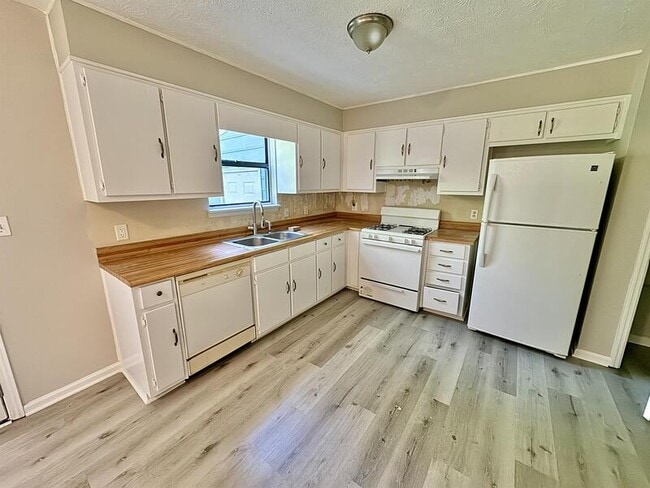 Building Photo - 8267 Canyon Forge Dr