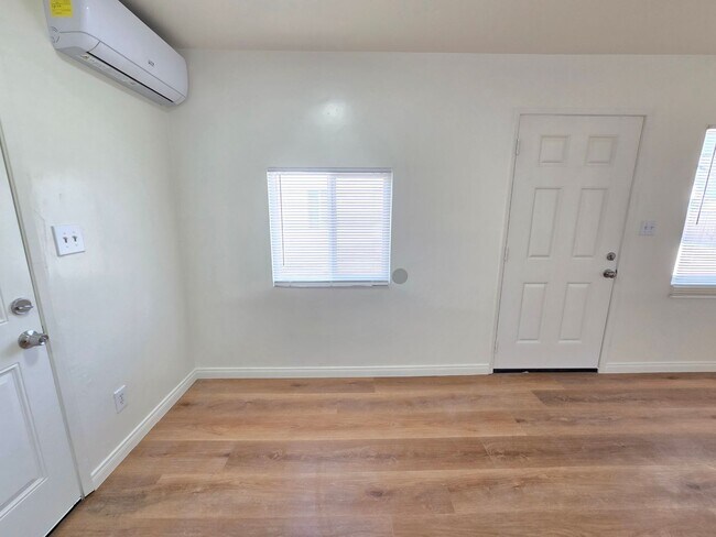 Building Photo - Charming 1-Bedroom, 1-Bathroom Detached Unit – Fully Remodeled!