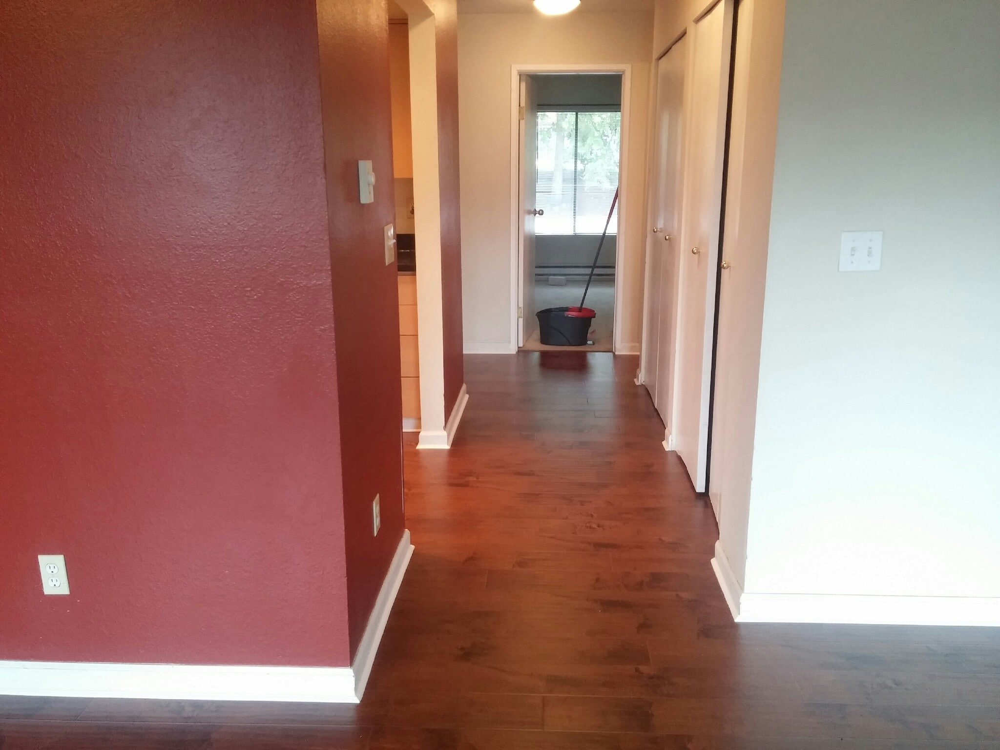 Hallway - 10424 NE 32nd Plz