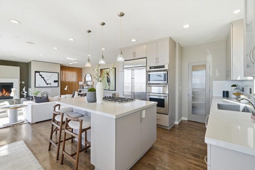 Building Photo - 2406 Ocean Dr