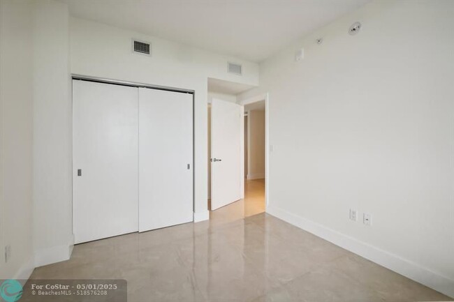 Building Photo - 16385 Biscayne Blvd